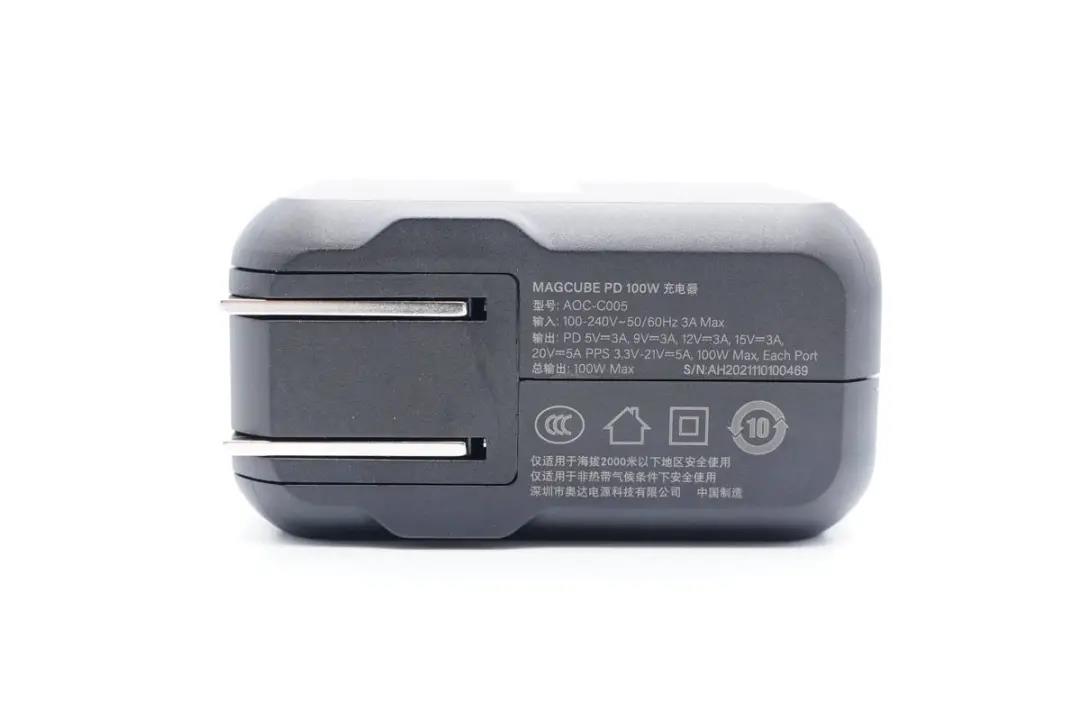 突破极限 AOHi 100W双USB-C口氮化镓快充拆解评测