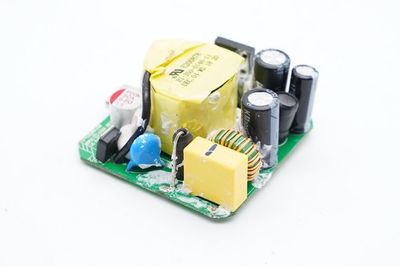 Hama 33W QC4+充电器拆解 德式设计中国制造，环球兼容品质